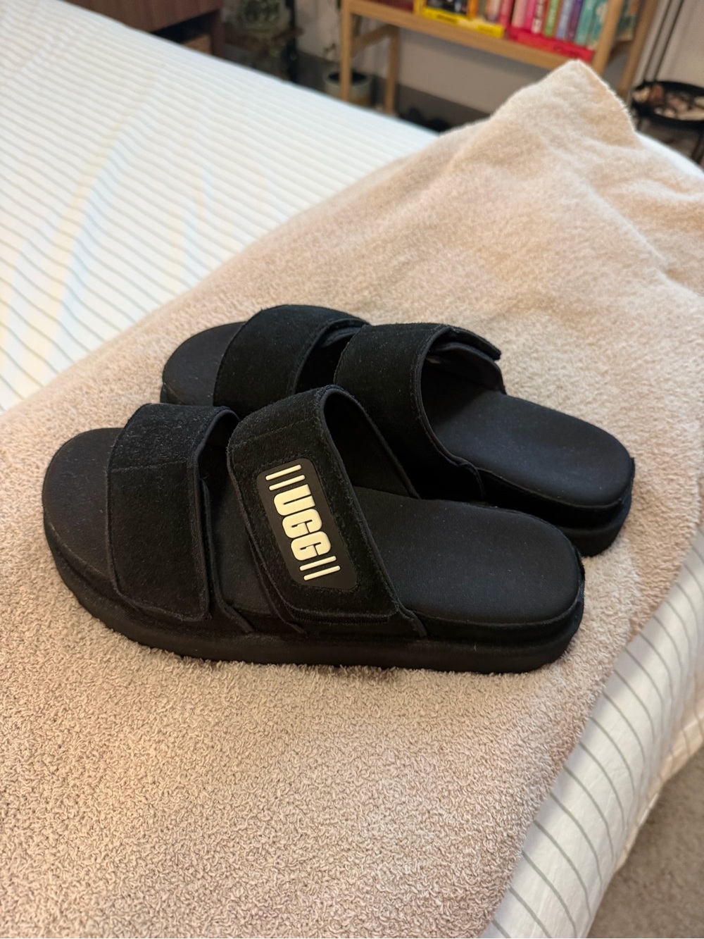 Women’s UGGS Greer Platform Slide Sandals size 9